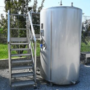 serbatoio verticale in acciaio inox con capacità di 3000 litri